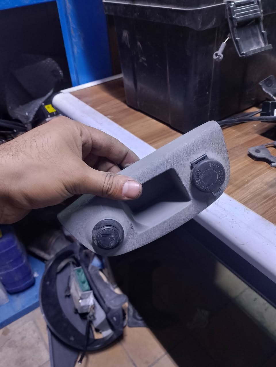 قطع غيار إكسنت شكل القديم
٢٠٠٧-٢٠١٠
بغداد الامين شارع المعلمين محل القسواء 
***********
