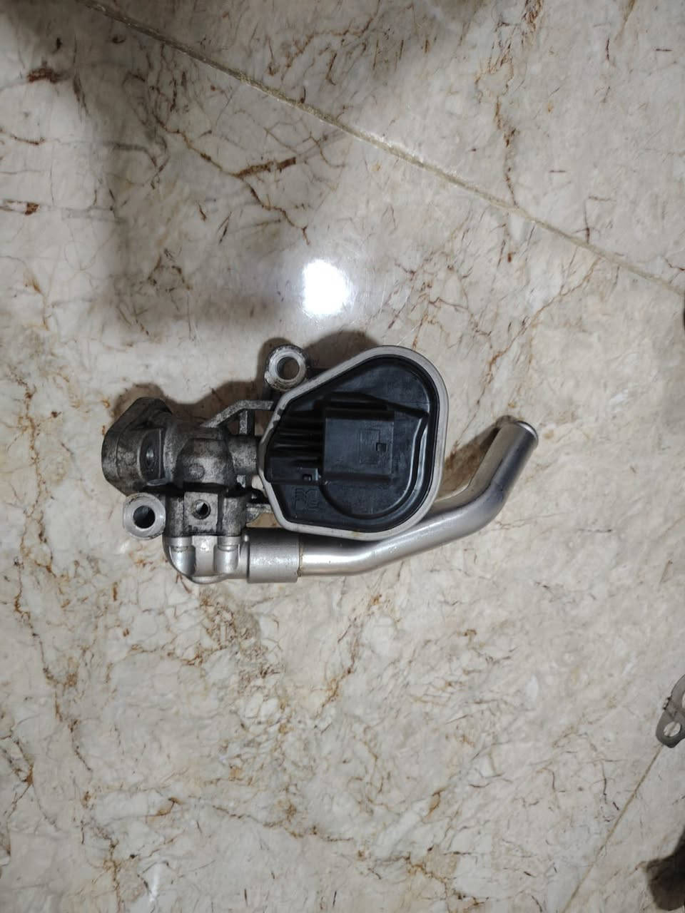 السلام عليكم غراض كيا نيرو هايبرد فان بطارية جديد
ايجيار هوة او ماطور كامل 
رولات تايم كيس كاملة 
***********
