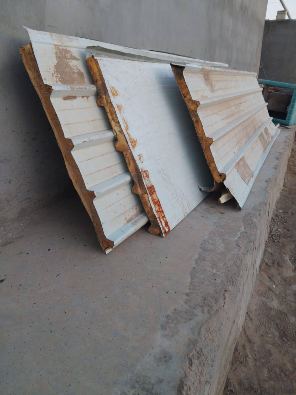 للبيع باب ٣ متر اخو الجديد مستعمل ٥ اشهر جاهز وسندويج عدد خمس قطع الطول ٣ متر نضيفات العنوان العزيزيه حي السياسيين الاتصال على الرقم ***********
