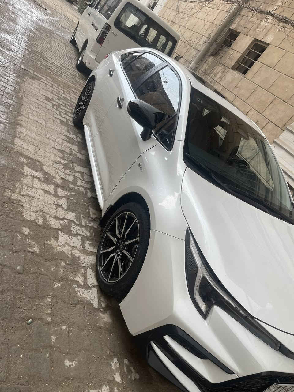 السلام عليكم
كورلا 2024 فئة S هايبر خليجي مكفوله من ضربه وصبغ 
مااشيه 25
رقم بغداد بسمي 
مواصفات S معروفه فول سياره 
بصمه 
جلد + كراسي كهرباء 
قطعتين تبريد 
كامره دواره
فتحه 
رادارات
شاشه 
تحكمات استيرن
وبعد بيها مواصفات 
العنوان / بغداد 
☎️***********
