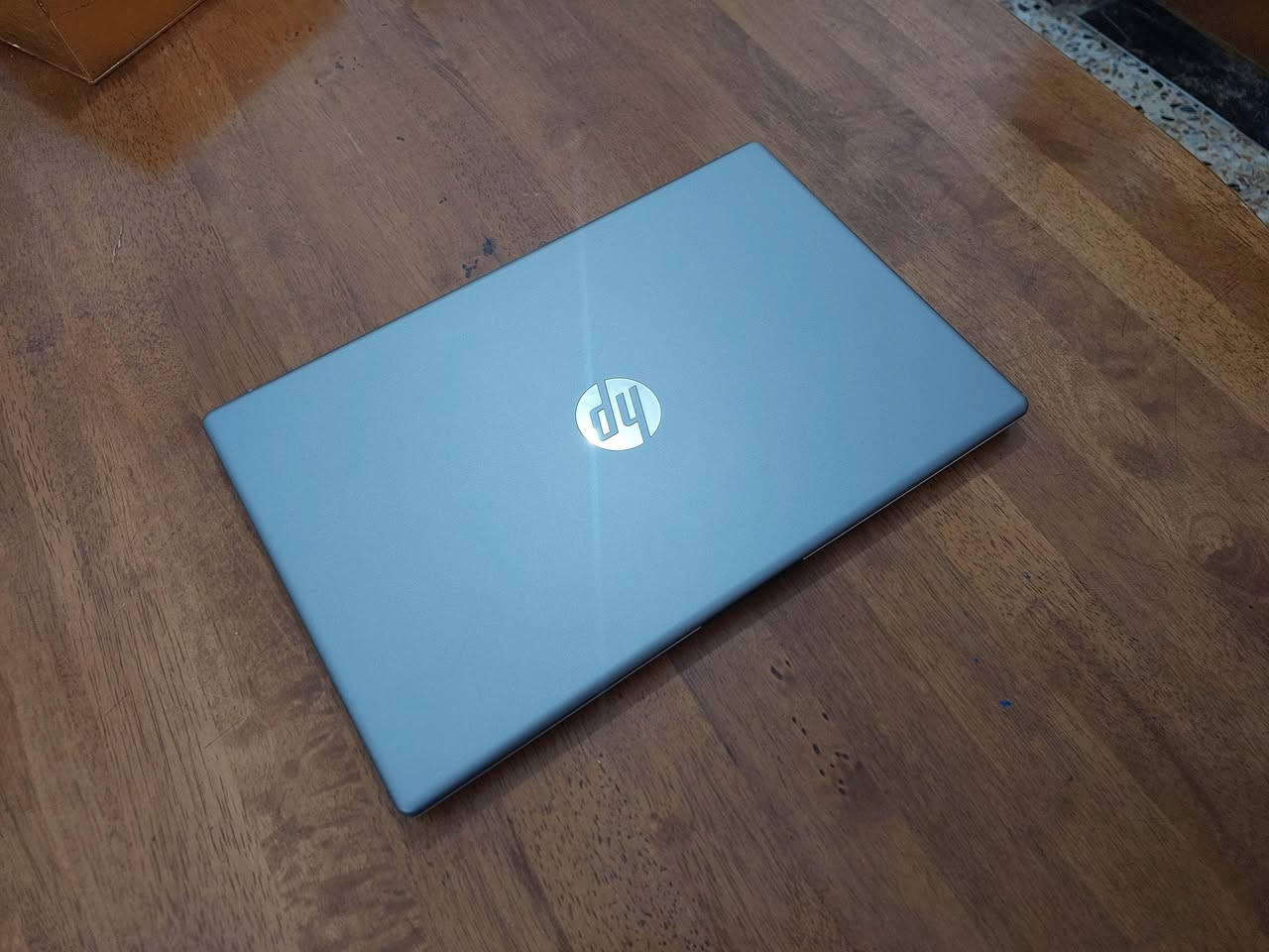 السلام عليكم ..  جيل    13  ماركة   hp   بلون مميز   ... شاشة  حجم 15.6 دقة FULL HD   ...هارد نوع SSD M2 السريع بحجم 512  كيكا ...رام حجم  8  كيكا ...  كيبورد ضوئي ثلجي 3 درجات  ... اللابتوب جديد ما مستخدم ميفرق عن الي بالكارتون بشي  سوبر سلم و شكلة روعة وشحنة فوق الممتاز   ... ملائم للبرامج  والدراسة والاعمال وغيرها مكانه بغداد السعر 250$ للاستفسار الاتصال *********** (واتس)او ***********
