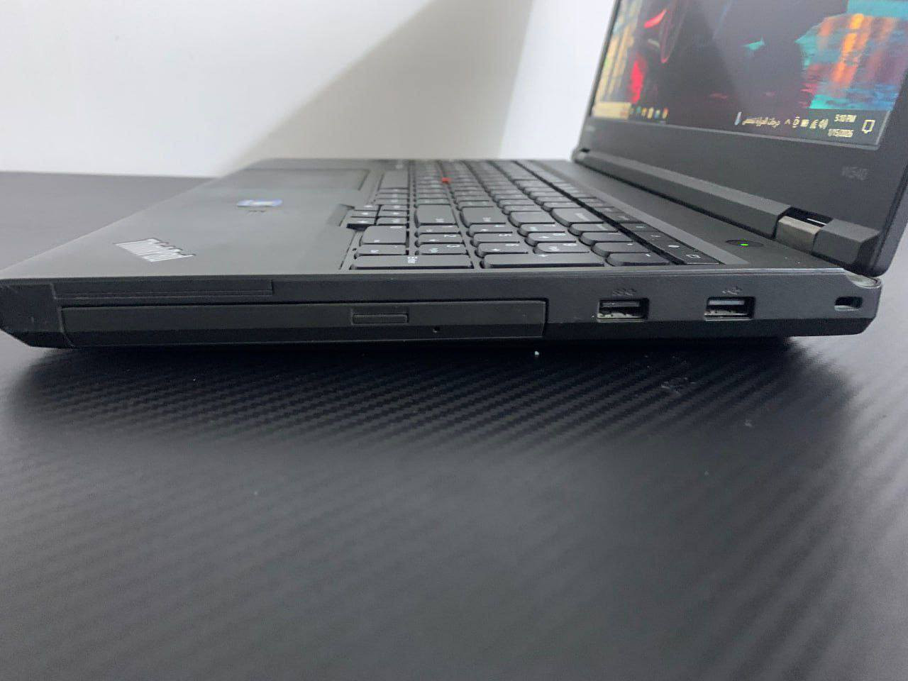 لابتوب Lenovo Thinkpad W540
‏
‏مناسب للدراسة والبحوث والبرامج الهندسية والتصميم والمونتاج وكذلك مناسب للالعاب ✨
‏  
‏المعالج / Core i7 4600M
‏كرت شاشة خارجي /  NVIDIA QUADRO K1100M 2GB 
‏كرت داخلي مدمج / HD GRAPHICS 4600 4GB SHARE
‏
‏الرام / 8GB 
‏الهارد / 280GB SSD
‏الشاشة حجم 15.6 انج،  فول Hd 
‏
‏ملحقاته كاملة (شاحنة اصلية، ماوس،  ماوس باد، حقيبة)
‏
‏ابيعه بسعر 245 الف مع التوصيل 
‏متواجد ماسنجر
‏واتساب ***********
