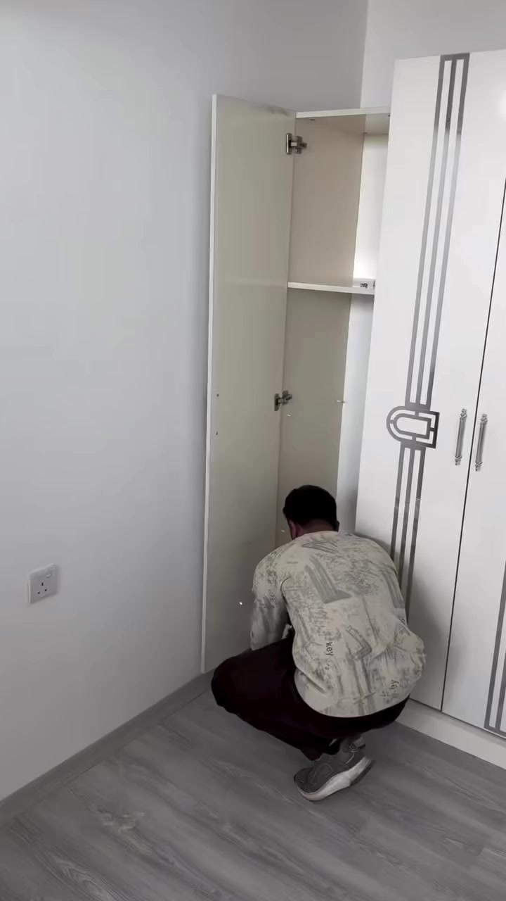 🌟 شركة الخلود لنقل الأثاث: جودة تفوق التوقعات وأسعار تنافسية(***********)🌟
هل تبحث عن تجربة نقل أثاث سريعة، آمنة، واحترافية؟ شركة الخلود هي خيارك الأمثل. نحن نضع الجودة في العمل وسمعتنا فوق كل اعتبار.
📞 للحجز والاستفسار: *********** (واتساب واتصال)
💯 لماذا تختار شركة الخلود؟ مزايا فريدة لراحة بالك:
• 🚚 أسطول نقل متنوع يلبي كافة احتياجاتك:
• سيارة صغيرة (كيا): للمنقولات الخفيفة والصغيرة.
• سيارة متوسطة (كنتر): للخيار المتوازن.
• سيارة كبيرة (هينو): لنقل الأثاث بكميات ضخمة.
• 👨‍🔧 عمال متخصصون وكوادر فنية مدربة:
• عمال مختصون في التعامل مع الأثاث ونقله بأقصى درجات الحذر.
• فنيون متخصصون بفك وتركيب جميع أنواع غرف النوم: العراقي 🇮🇶، التركي 🇹🇷، والماليزي 🇲🇾.
• كادر خبير بفك وتركيب الملحقات المنزلية الأخرى مثل السبالت والكاونترات، لضمان جاهزية منزلك الجديد فوراً.
• ✈️ سرعة قياسية وإنجاز مضمون:
• عملية النقل بالكامل لا تتجاوز 24 ساعة فقط! لنحافظ على وقتك الثمين.
• 🛡️ تغطية لكافة محافظات العراق بسهولة:
• نوفر وصولات رسمية تضمن لك عبور السيطرات الأمنية بمرونة ويسر إلى جميع محافظات العراق.
❤️ التزامنا وقيمنا:
رضا الله سبحانه وتعالى، والأمانة والمصداقية هي صلب عملنا. نتعامل مع أثاثك كأمانة، هدفنا هو كسب ثقتكم قبل أي شيء.
لا تضيع الفرصة! كل هذه المميزات وأكثر متوفرة بأفضل الأسعار التنافسية.
اتصل بنا الآن لتجربة نقل أثاث خالية من القلق
