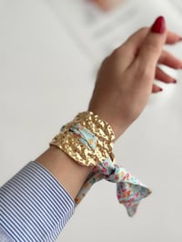 سكارف • ذهبي • توصيل