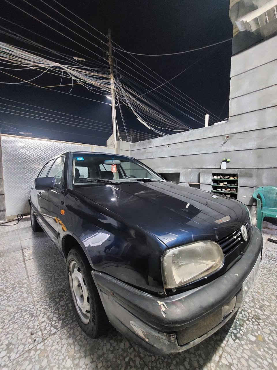 كولف نفخ موديل 1992
رقم نجف انگليزي مسطرة جديد صار سبوع من حولت داخلة هزة جديدة 

محرك 1800 جديد صارله شهر ونص 
كير عادي جديد صار شهر من شاده 
صدر نضافته 85%
تبريد مضومتة كاملة ونضيفة ويشتغل بس ما اعرف شبي ولا شايفه اصلاً
كهربائيات كلها شغالة ومضبوطة 
سيارة متعوب عليها وصارف عليها هواي 
كلشي جديد بيها ومابيها شي تجاري كلة كلشي بيها حاوية ومضبوط ع اخير 

ترايك بالسيارة وين مايعجبك روح بيها للسعودية 
مكان السيارة بغداد بالمعامل 
سعرها 38$ وبيها مجال بسيط 
***********
***********
