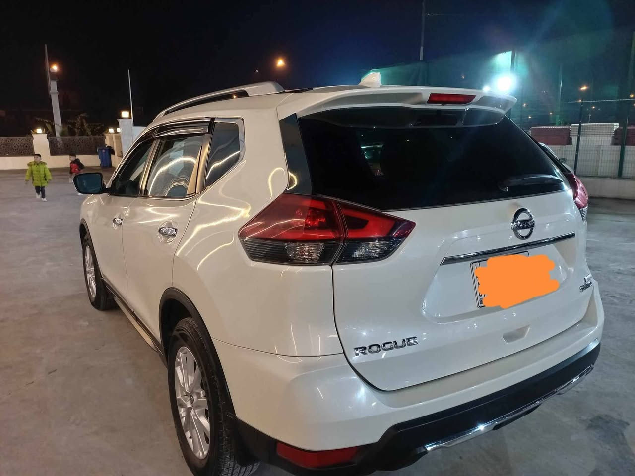 السلام عليكم
نيسان روج sv 2018
فول رادارات
سلايت قطعتين
تشغيل عن بعد
تدفئة كشنات
شاشة كبيرة
3 انظمة قيادة
تحكم ستيرن جهتين  
ضرر باب خلف النفر فقط ومبدل بأصلي
السعر 177 
كير مكينه تبريد تدفئة كلو شرط
صور الضرر موجوده يمي الي يريدها عالخاص
رقم نينوى كوبون بانزين
شرط التحويل 
***********
