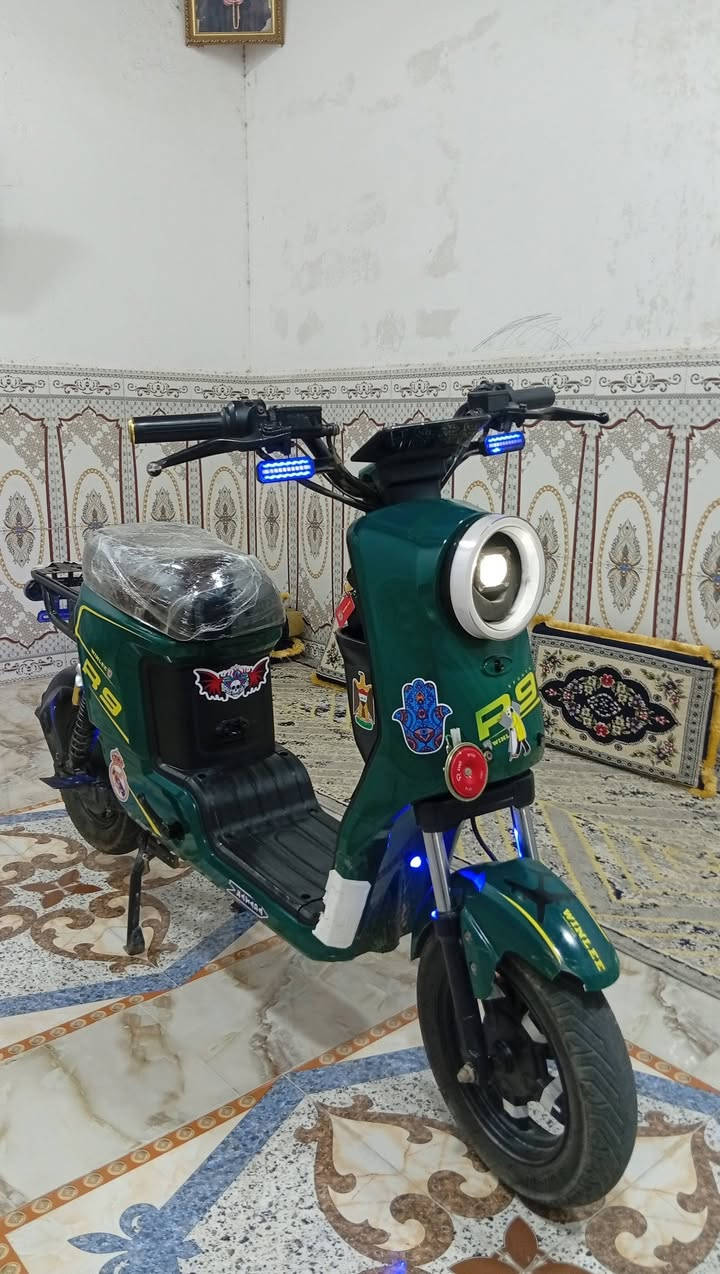 سلام عليكم دراجة البيع R9دراجه جاهزه وجديده الدراجه موديل 2025بطاريات جدد 32كلشي شغال جاهزه ما عوزهه شي ***********العنوان البصره القبله الابعتالاف يم طب العدلي السعر 325
