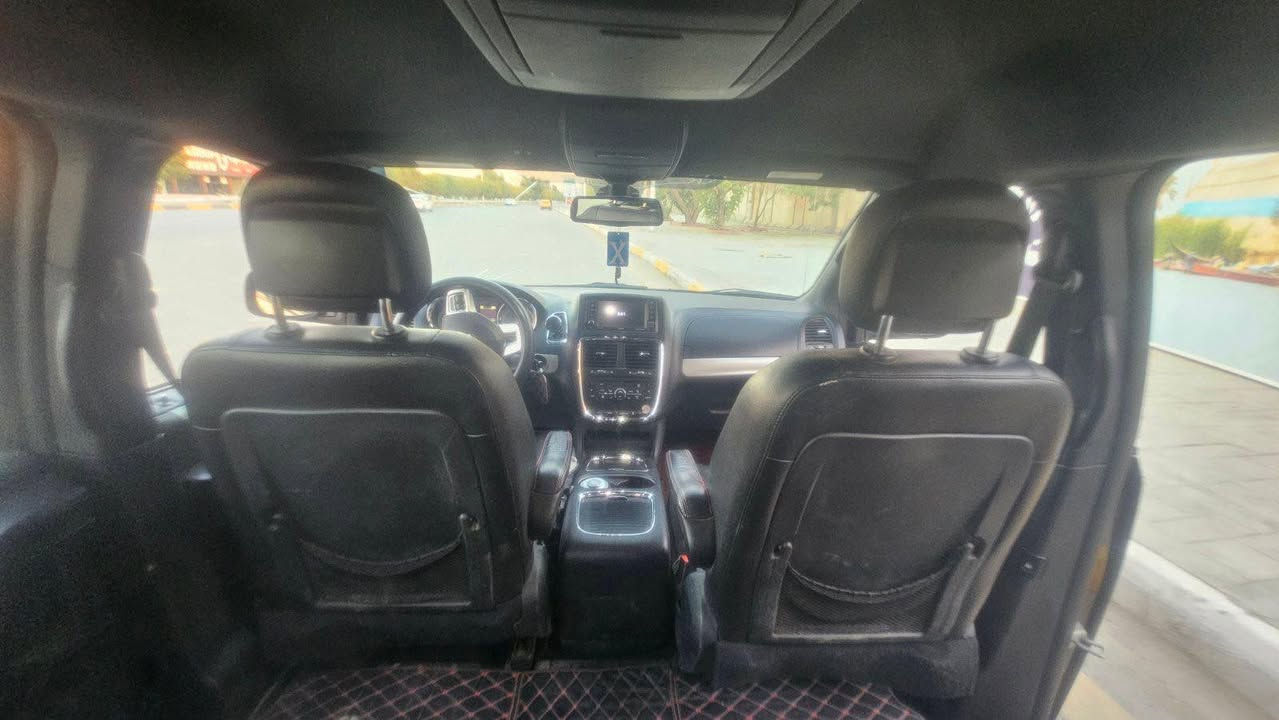 دوج كارافان 2019 Gt كلين مستعجل للبيع

الموديل: 2019
✔️ الفئة: GT (أعلى فئة)
✔️ الوارد: أمريكي
✔️ اللون: أسود ملكي أنيق
✔️ الممشى: 75،000 ميل
✔️ الموقع: بغداد/ حي العدل
محرك 3.6L V6 Pentastar قوي واقتصادي
ناقل حركة أوتوماتيك 6 سرعات
تشغيل بصمة + دخول ذكي
أبواب جانبية كهربائية + باب خلفي كهربائي
شاشة كبيرة مع نظام Uconnect
كاميرا خلفية
مقاعد جلد فاخرة
تدفئة مقاعد أمامية
نظام Stow N Go لطي المقاعد بالكامل
تكييف ثلاثي المناطق
جنوط رياضية
مثبت سرعة
وسائد هوائية متعددة وأنظمة أمان متقدمة

السيارة استعمال عائلي مالكتها معلمة من البيت للدوام والبانزين كله محسن.
السيارة بدون حادث فقط في بغداد تم تبديل الصندوق بسبب حادث بسيط.
مكان السيارة في حي العدل 
المبلغ المطلوب 195 ورقة وبيها مجال بسيط
للتواصل‏:
***********
