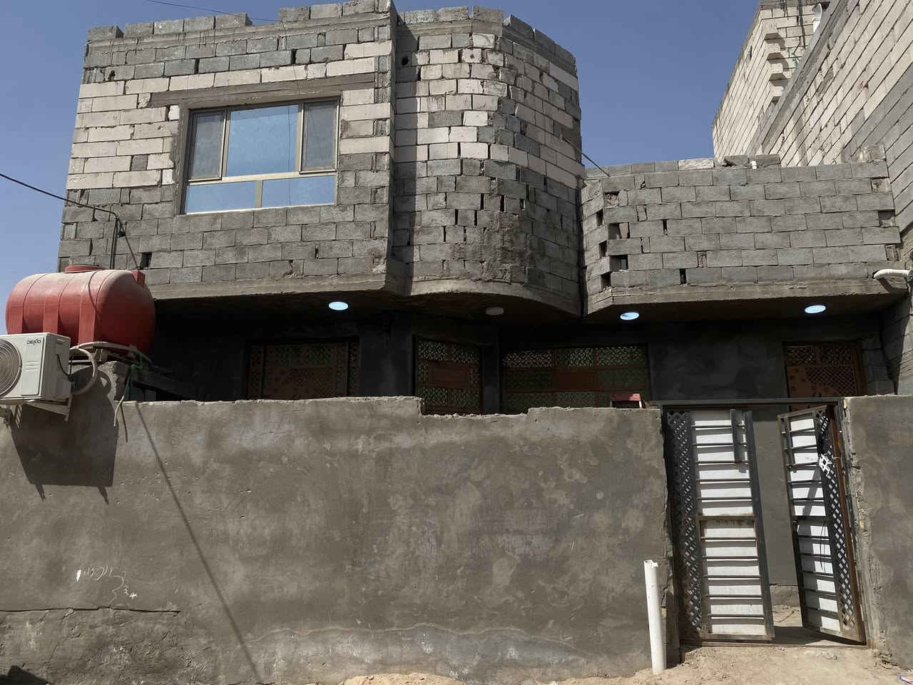 سلام عليكم بيت 100 طابو زراعي 3 غرف طابق العنوان ابو الخصيب شارع داود العاشور مدرسه المروى  سعر البيت 65 وبي مجال *********** فقط واتساب
