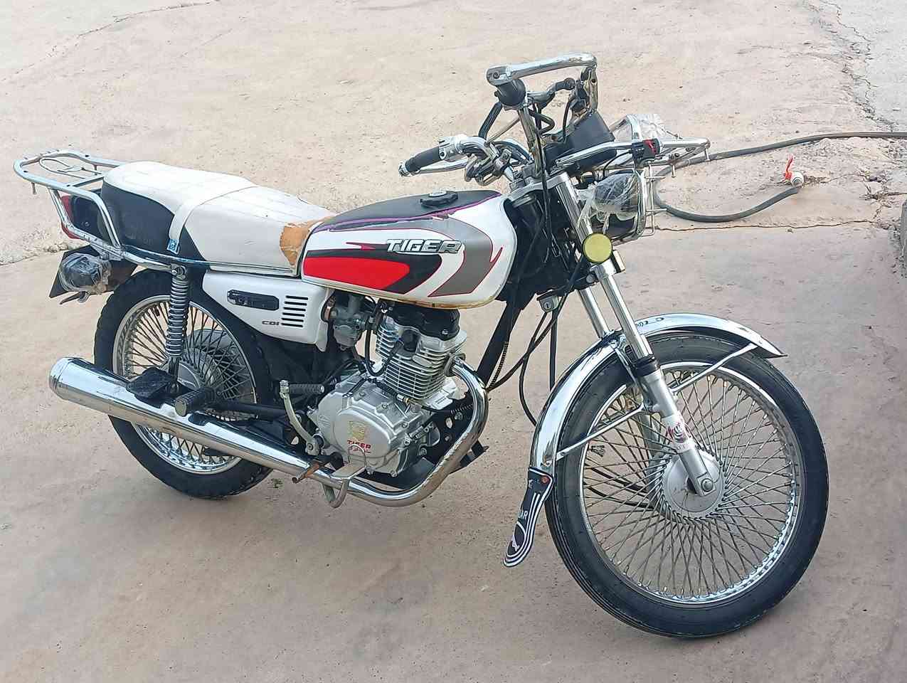 تايگر 20 أبل درع نمر محرك مامفتوح وضع شركه 
منفيس موجود 
بيع أو يرهم مراوس حسب القناعه 
23 او 24


**إذا كنت صاحب هذا الإعلان وتريد حذفه لأي سبب، رجاءا أرسل رسالة إلى الدعم الفني**