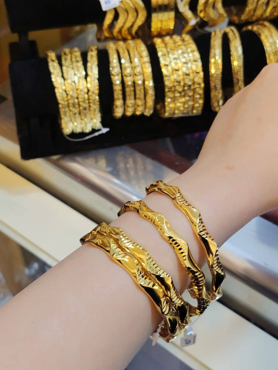 [لافندر للذهب البرازيلي]
✨ بريق الذهب.. 
وعبير الشرق ✨
📍 الموقع: هيت | حي الجمعية | قرب البيت التركي.
📱 واتساب: [***********]
📸 انستقرام:[lavender182026]
(تتوفر لدينا خدمة توصيل داخل هيت وكافة المناطق)
..
