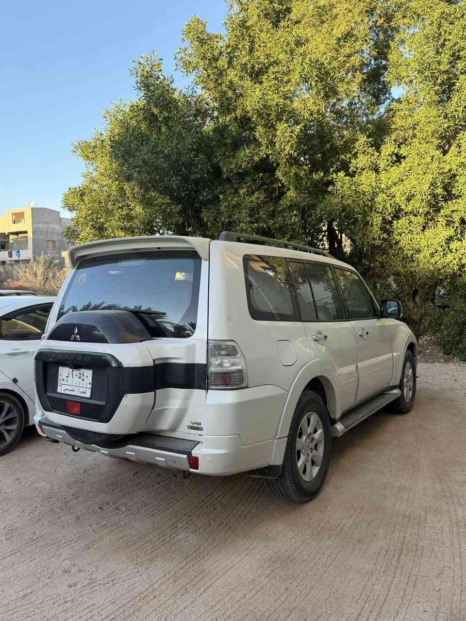 باجيرو 2015 حبتور فول مواصفات 
كراسي جلد وكهرباء 
تحكم ستيرن
لايتات زنون بلاد
شاشة اندرويد
دمام خلفي بلادي
فتحة سقف
محرك 3.5
مرايات شفط
تبريد 3 قطع
السيارة فول مواصفات ومعروفة مواصفات الحبتور 
بيها فقط نص البنيد مصبوغ اثر بطش بدون فتح وبدون معجون وبدون اي حادث وموجودة صورة الضرر 
***********
عنواني البصرة والسعر 195
