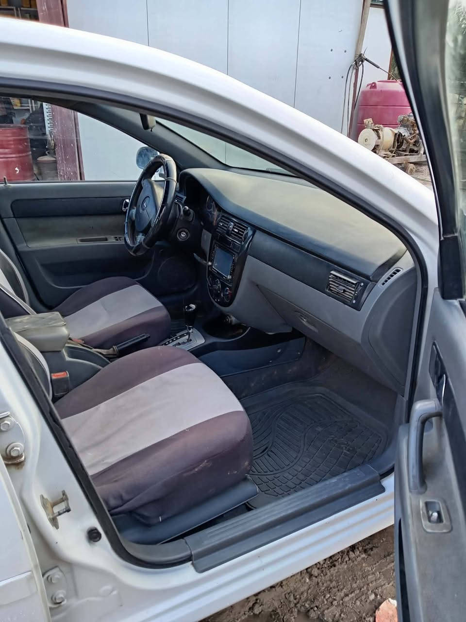 السلام عليكم وابترءموديل 2011 الرقم بابل تخم تاير جديد حداديه جديده مكفوله من حادث السعر ٧٤ الرقم الهاتف ***********
