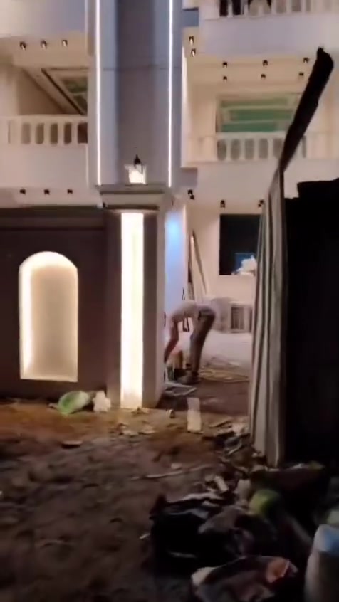 عمل جميع أنواع الديكورات وبااسعار تنافسيه للتواصل 
عبيده ***********
ماهر ***********
