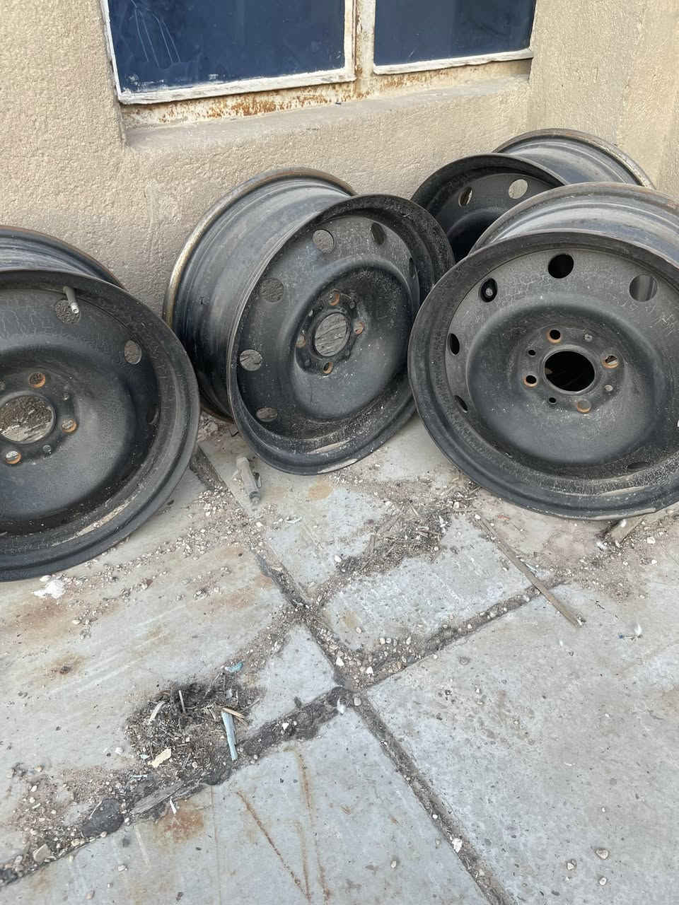 السلام عليكم وياله وفلجات وفجوج مال سمند حجم 15 البيع السعر 150الف رقم الهاتف ***********
