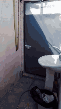 سلام عليكم عندي بيت للبيع مساحة  80متر \ شارع 30 قرب الفرن مال 30 موضح بل تصوير
شراي اتصل ***********0السعر 60 بي مجال
