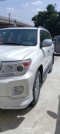 ‏‎سلام عليكم  قطعة نادر الي يدور جديد ومميز   للبيع  لاندكروز 🔥 2014 🚀...