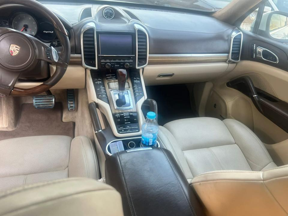 السلام عليكم
للبيع او المراوس حسب القناعه 

كايان اس ٢٠١٣ وكالة خليجيه

مكينه 4800 V8 تنفس طبيعي اقوه وارغب مكينه بلبورش 

مكفوله كفاله عامة من كلشي عدا ربع دعاميه خلفيه صبغ 

فول مواصفات كرونوكراف ادشن ميحتاج اذكرهن متخلص  

ماشيه ١٨٨ كيلو وقابله للزياده

سيرفز كامل من طول للطول مناقصها شي 

مكاني بغداد 

سعر 22,500$ وبيها مجال بسيط 

*********** 

غير متواجد على الفيس اتصل ع الرقم او وتساب
