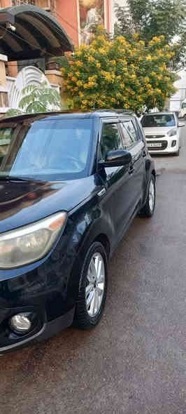 السلام عليكم 
كيا صول 2018 امريكي للبيع 
مواصفات EX تحكم ستيرن 
شاشه كاميرا ، كاميرا خلفيه مثبت سرعه 
محرك 2000 
ماشيه 92 
رقم بغداد بأسمي 
بدون اي نقص جاهزه 
حادث مرفق بالصور بنيد فقط 
السعر 127 وبي مجال 
للاستفسار: *********** بغداد
