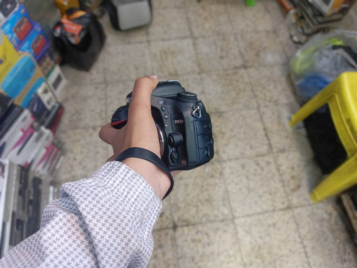 سلام عليكم ورحمه الله وبركاته اخواني كامرهD610 
فول فريم نضافه فول اخت جديده مع عدسه رياضي محترف الصورة والفيديو 50.500 سيكما فقط بيه عطل بسيط بل ماطور يشتغل يدوي ما موديه المصلح  عدسه نضيفه وقويه جدأ سعرها جدا مناسب هيه والعدسه مليون 150 الف وبيها مجال استفسار خاص مفتوح ورقمي وتساب *********** بخدمتك بغداد, العراق
