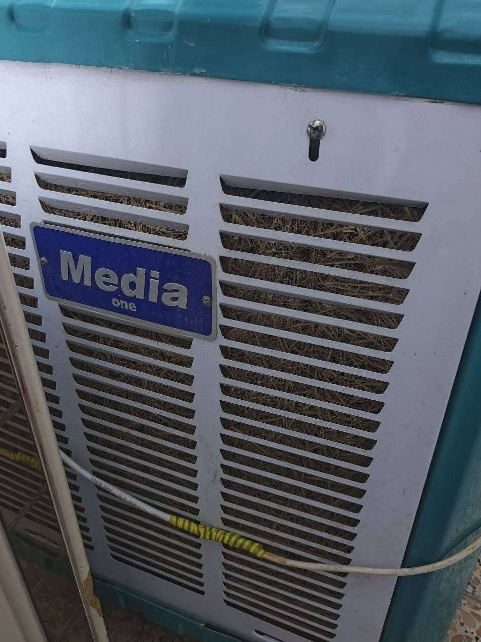 السلام عليكم...
مبرده Media One للبيع شغاله وتبرد خوش تبريد٥٣٠واط نضيفه استعمال قليل مثل مابين بالصوره مابيها شي مناسبه للبيت وللمحل  سعرها ١٧٥ وبيها مجال جداً بسيط


**إذا كنت صاحب هذا الإعلان وتريد حذفه لأي سبب، رجاءا أرسل رسالة إلى الدعم الفني**