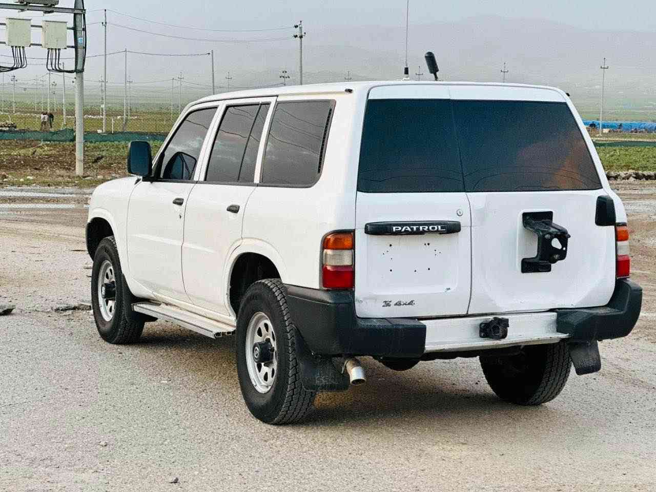 ***********
رەقەم سلیمانی
غاز و بەنزین 
چوار تایەی لۆکی لە ژێرە 
ناو بۆر و جلد 
سەنەوی تا ٢٠٢٨ تازەیە 
ناوی لە لیستا نییە 
یەک پارچەی بۆیاخە سۆنەرم داناوە 
گیر و مەکینەو ئەکسل بە شەرت 
سەیارەکە پاک ماوەتەوە بێ مەسرەفە
سعری ١١٥ گەڵاو معامەلە 
*********** شوێن هەلەبجەی تازە دار بنديهكان, السليمانية
