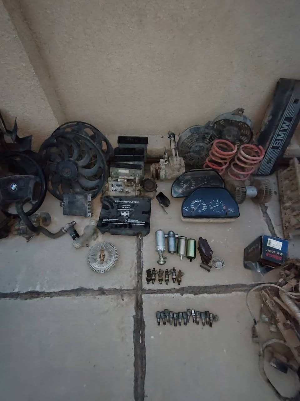 السلام عليكم غراض بيم للبيع كلها للستفسار ***********
