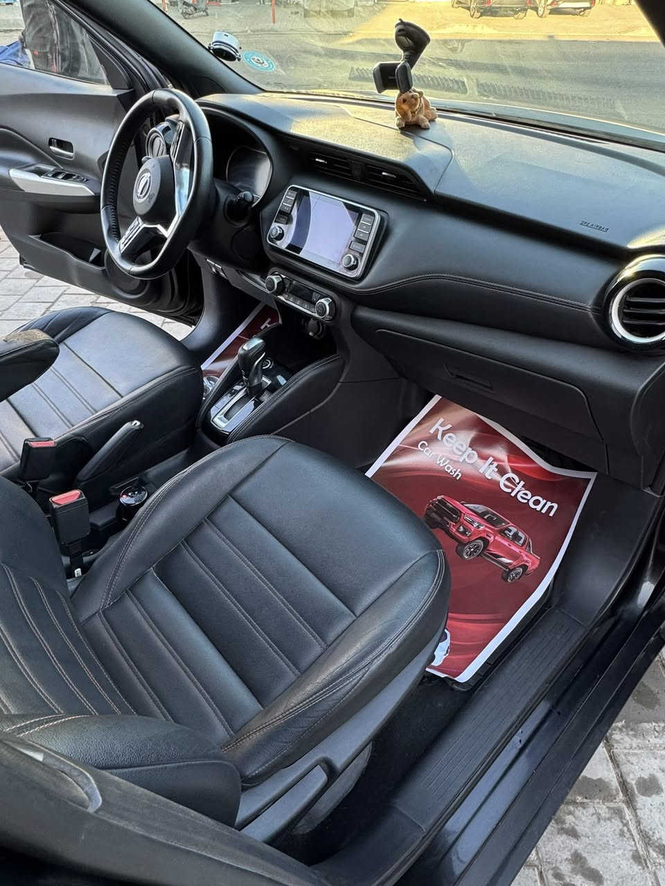 نيسان كيكس موديل 2020فول من عده الفتحه السقف 
السياره بئسمي تحويل ثاني يوم 

حادثه حلو خلفي بس يعني البجم كبس 

موصفات السياره بصمه تشغيل عن بعد رادار تحديد مسار كامرات 350درجه وبعد هواي موصفات بيه 

سعر 121 وبيه مجال 

السياره ما بيه ايي نقص  كامله مكمله 

مكاني بغداد شارع فلسطين 

***********☎️
