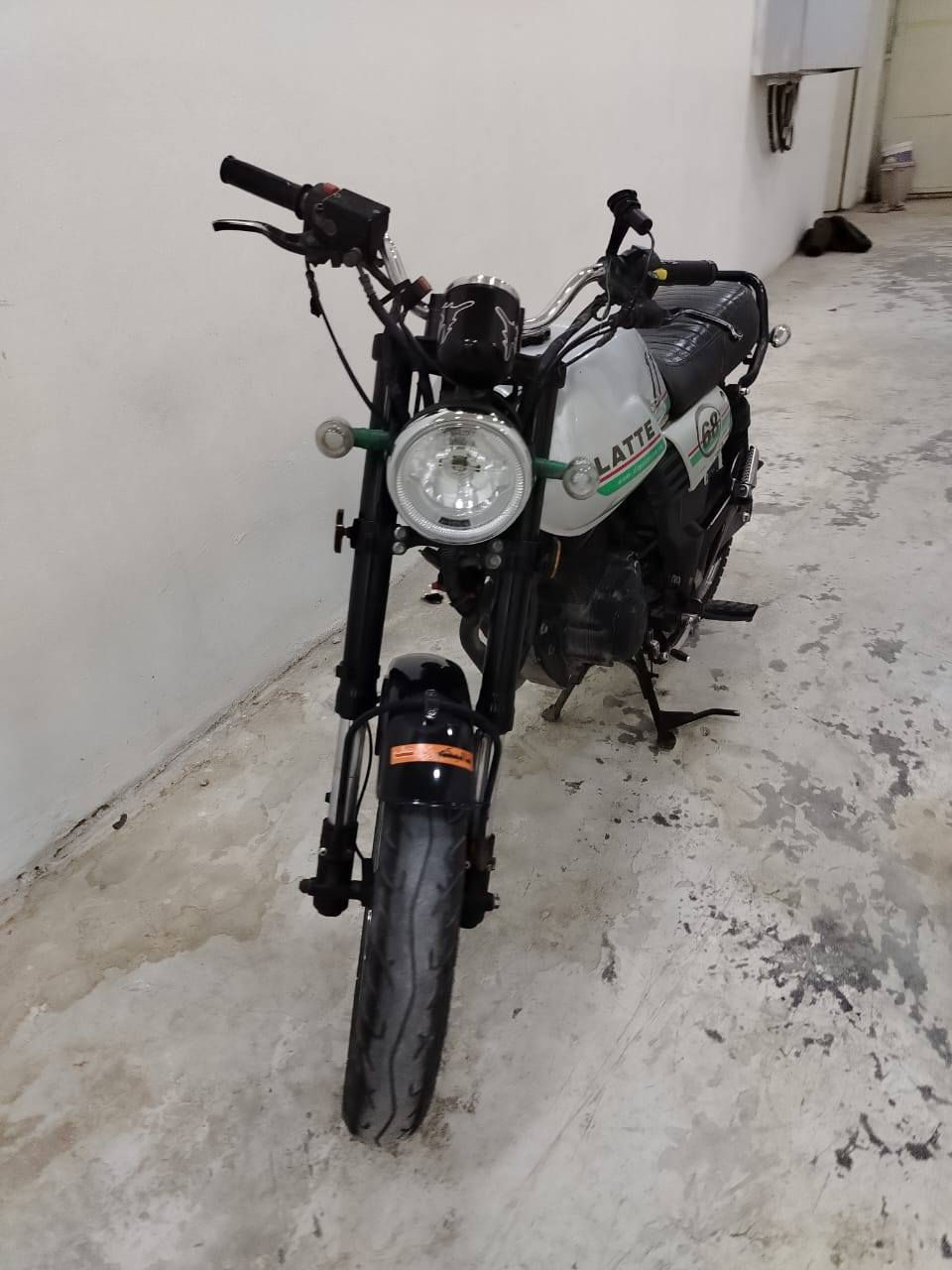 سلام عليكم لاتي موديل 20 اوراق اصولي السعر مليون وبيهه مجال للشراي المكان كربلاء الابراهيميه الاستفسار ***********
