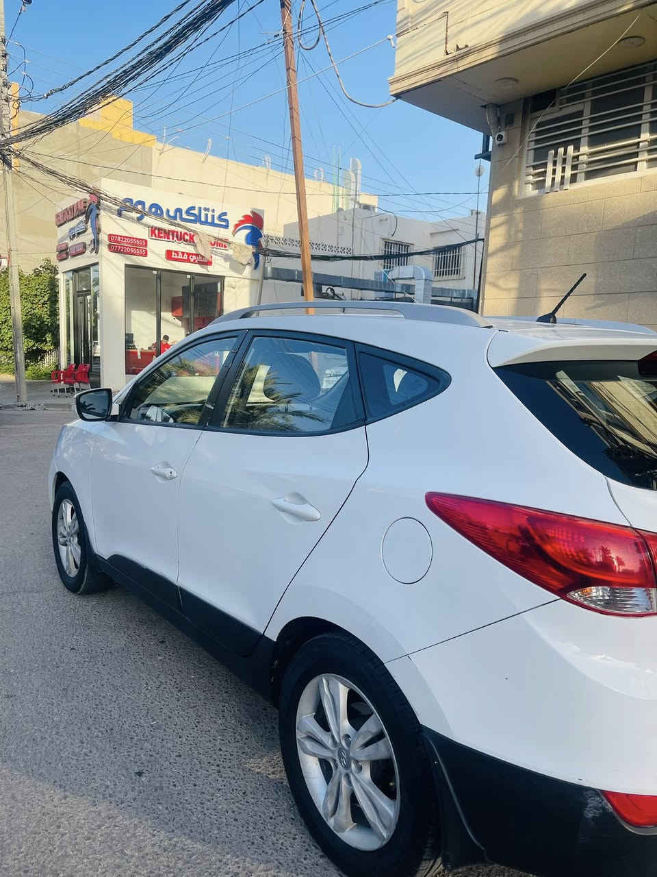 للبيع هيونداي توسان 2013 وارد خليجي 🚗
✅ اللون: أبيض
✅ محرك 2400 
✅ أوتوماتيك (محرك دوش)
✅ الممشى: 240 ألف كم
✅ رقم بابل وباسم المالك

السيارة مرتبة جدًا واستخدام شخصي، كلشي بيها شغال وما تحتاج أي مصروف.
بيها بنيد مصبوغ وبابين جهة السايق اثر شخوط.

💵 السعر: 130 ورقة وقابل للتفاوض بالمعقول بعد المعاينة.
📍 المكان: كربلاء

للجادين فقط:
📞 ***********

والصور مرفقة بالمنشور.
