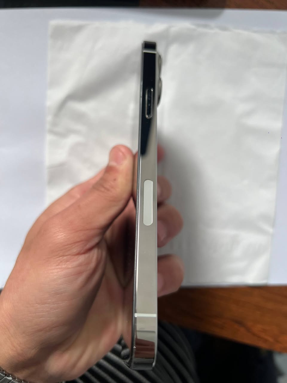 آيفون 13 برو ماكس لون ابيض الجهاز زلغ واحد مابي ذاكره 128 بطاريه 85 الجهاز فقط مستبدل شاشه والشاشه أرقى نوعيه بالسوك الجهاز فيس ايدي شغال صوت اللمس كامره كلشي شغال سعر الجهاز 550 وبي مجال بسيط العنوان بغداد المنصور رقم تلفون ***********
