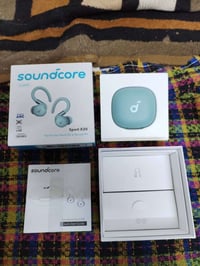 سماعات من شركة soundcore Sport x20 سعرها 50 الف و نظافة 90% الموقع بغد...