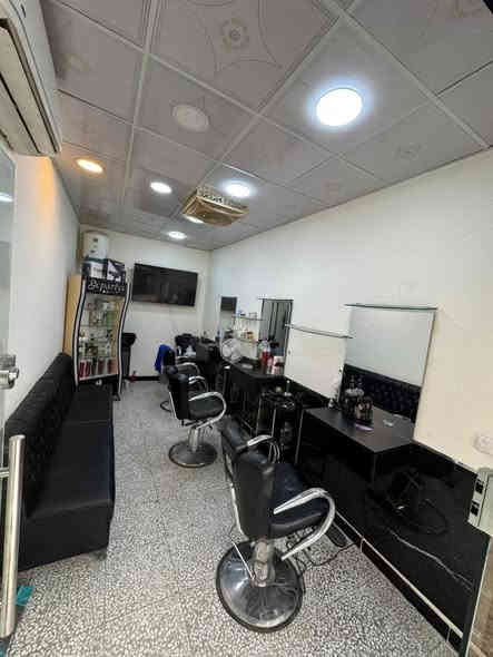 محل حلاقه للبيع  في منطقت الغدير محله 706شارع جامع خديجه ..
دابيع لأن داسافر المحل شغال خير من الله
التواصل عرقم ***********
