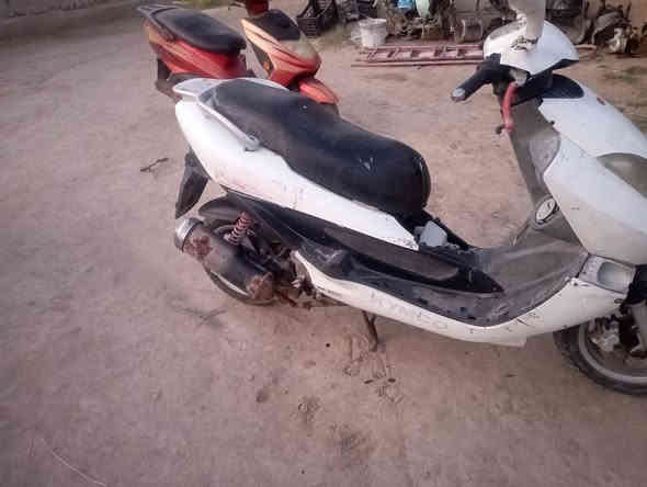 كامكو بوليسي مكينة حلوة شلعة معدل مال جلد ، بريك امامي خلفي شغالات ، دبلات امامي خلفي شغالات ، كهربائيات سلف ،هورن لايت اشاير ، كيج حماوة ، كيج بانزين ، رون ، كله شغال السعر 250 العنوان بابل وردية بوعليان ***********
