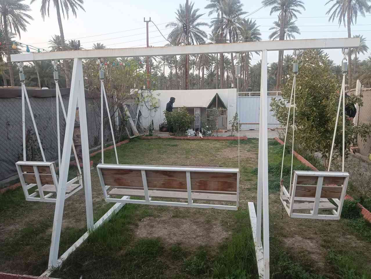 السلام عليكم
مرجوحه للبيع حديد ثقيل (توصى وليس سوكي) ثلاث مقاعد متلاسقه واثنين منفصلات.      ***********
