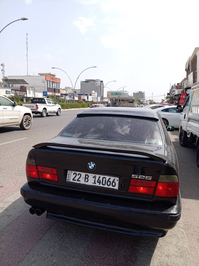( بيع او مراوس شمالي فقط )
 Bmw 1992
محرك 525i كبس
فول مواصفات كير عادي ✈️
* رقم اربيل جديد
* كامل زينون
* سلايد
* جام كهرباء
* لايت حلقة
* كيج حلقة
* كشن جلد لوك
* دركة ٩٥
* دعاميات M
* سبايدر M
* كزوز سبورت
* ويالة سبورت
* دبل جكمجة
* قفل مركزي
* تبريد و تدفئة
* ئاي بي ئيس

* ضرر جاملغ سايق شواصي شرط بجم وخلفي كبس شرط
مكاني اربيل
سعر : ٥٨ ورقة
غرامات : ٣ ورقة ينزل من سعر
واتساب :  *********** أربيل, العراق
