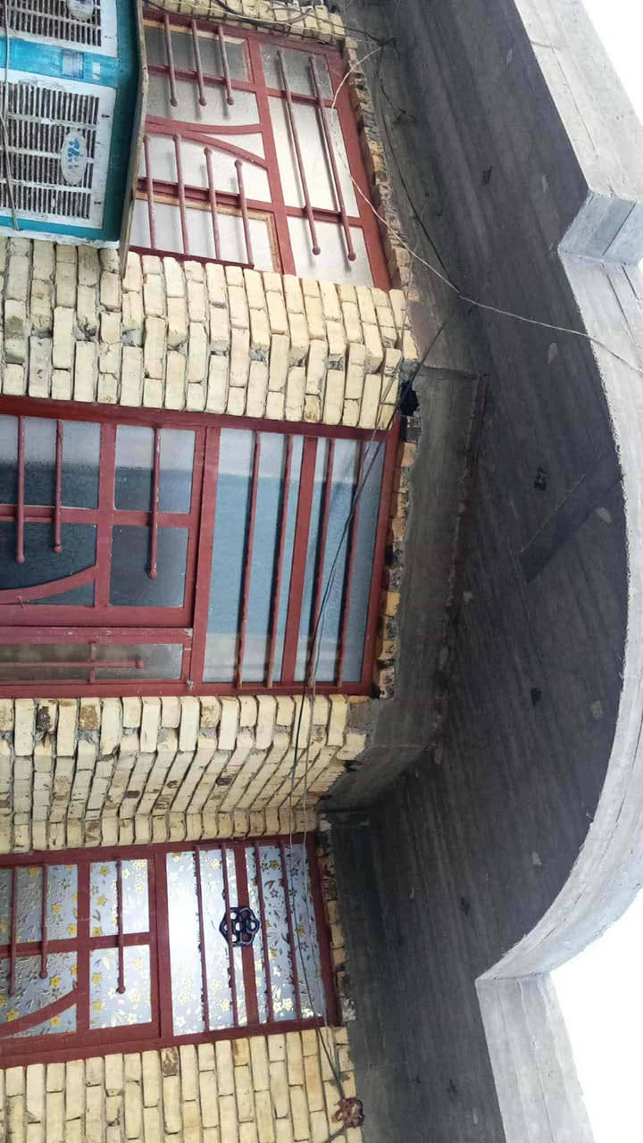 السلام عليكم بيت للبيع المساحه 200م طابو زراعي سند 25 العنوان ابي غرق قطع هثيم جبوري اول شارع قرب الروائي الزغير السعر 73 وبي مجال البيت بي نواقص الاستفسار  الاتصال ***********
