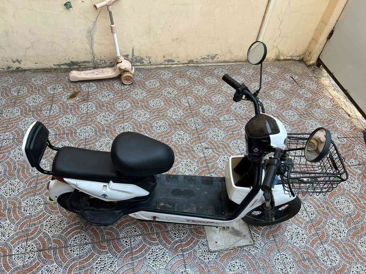 موطور شحن حجم 14 نضيف مابي شيء  4بطاريات نضيفات سرعة 35
سعر خاص ***********
