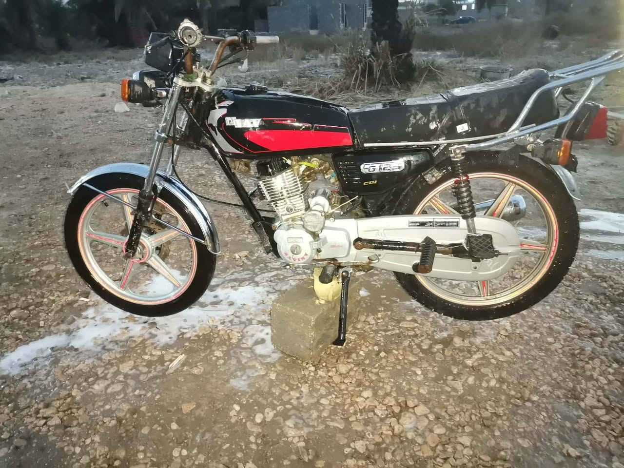 للبيع سفانه اوراق موديل 19 ما بيه نقص السعر 375وبيه مجال مكاني الحمزة الغربي خيكان ***********
