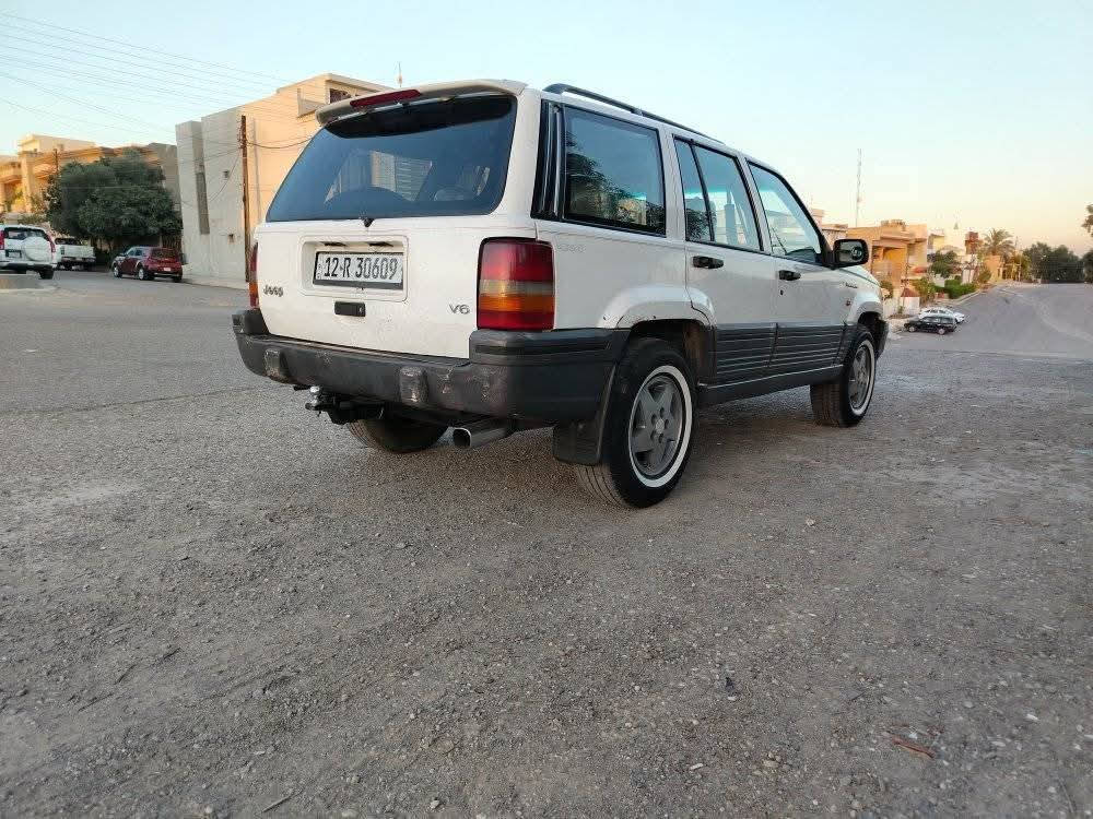 جيب شيروكي موديل 1995
محرك 6 سلندر
رقم نينوى انكليزي سنويه (2029)
***********
