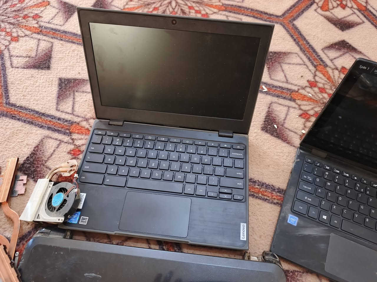 شلعة حاسبات وغراض حاسبات بآلة ابيع هلموجود ماعندي معرفة بيهن
ب100الف وشايف خيرهن.


**إذا كنت صاحب هذا الإعلان وتريد حذفه لأي سبب، رجاءا أرسل رسالة إلى الدعم الفني**