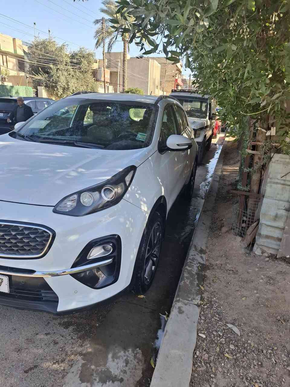 سبورتج موديل ٢٠٢٠
رقم بغداد الجديد مشروع وطني 
ب اسم تحويل ثاني يوم سيارة نظيفه جدا معنى كلمه 
ماشيه ٦٢ شرط الفحص
مكفوله محرك مكينه صدر كله جديد عدا بارد قليل 
الموصفات.
فول عدا بنو راما والكشن الكهربائي والباقي موصفات معروفه
السعر ٢٠٣بيها مجال بسيط
الاتصال ***********
