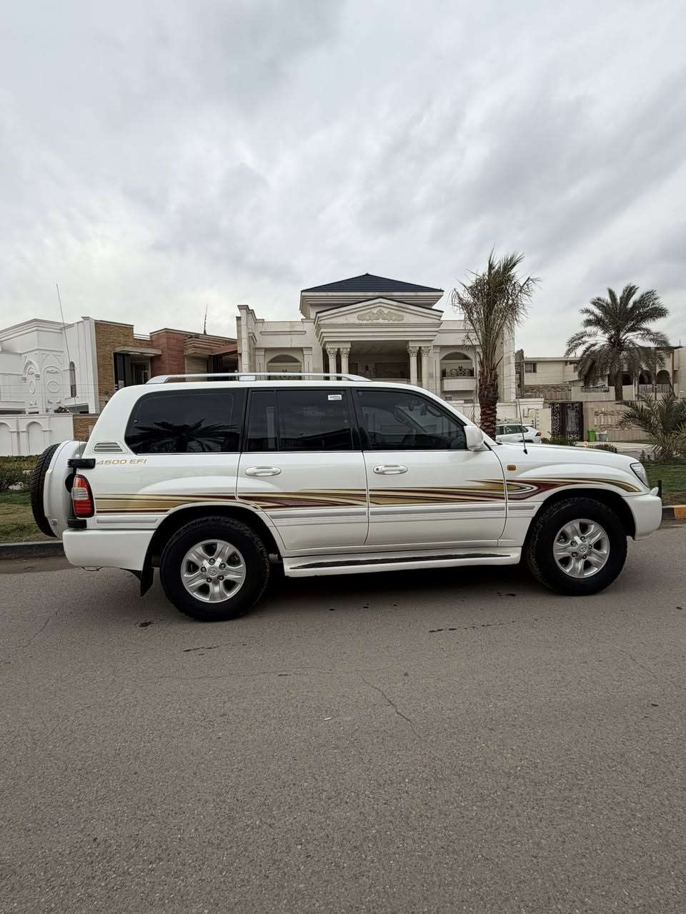 لاندكروز 2006 GXR
مابيه اي نقص فول فتحه سلايد كله بلاديه 
اوتماتيك 
بيه صبغ جاملغ امامي يمنه ويسرى 
نضيفه جدا 
السعر 220 وبيه مجال للشراي 
***********
