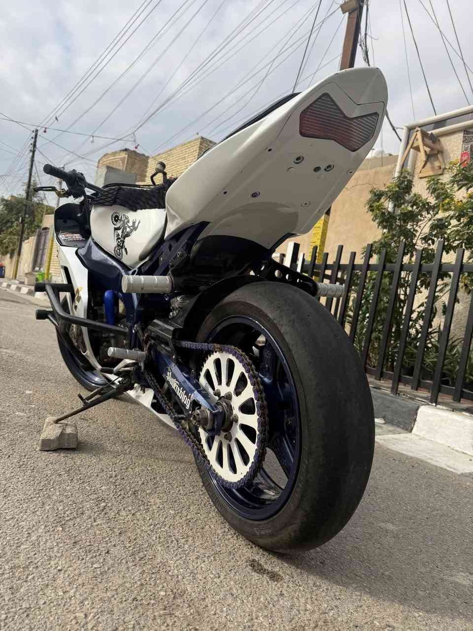 سلام عليكم دراجه كاوسكي 636 للبيع دراجه كلها كامله وماناقصها شي ابد شرط مكينه برغي مامفتوح بيه كفاله عامه كير ومكينه شررط زوج تايرات جلاتين كهربايات كلها شغاله دراجه بيه بكره وزنجيل رياضي ودروعه رياضيه واكزوز رياضي ودوسات رياضيه وستيرن رياضي كاربون أوراق كامله مكاني بغداد الحسينيه شراي يتصل دراجه سعرها مناسب ‭٠٧٧٣ ٣٧٤ ٠٢٣٧‬
