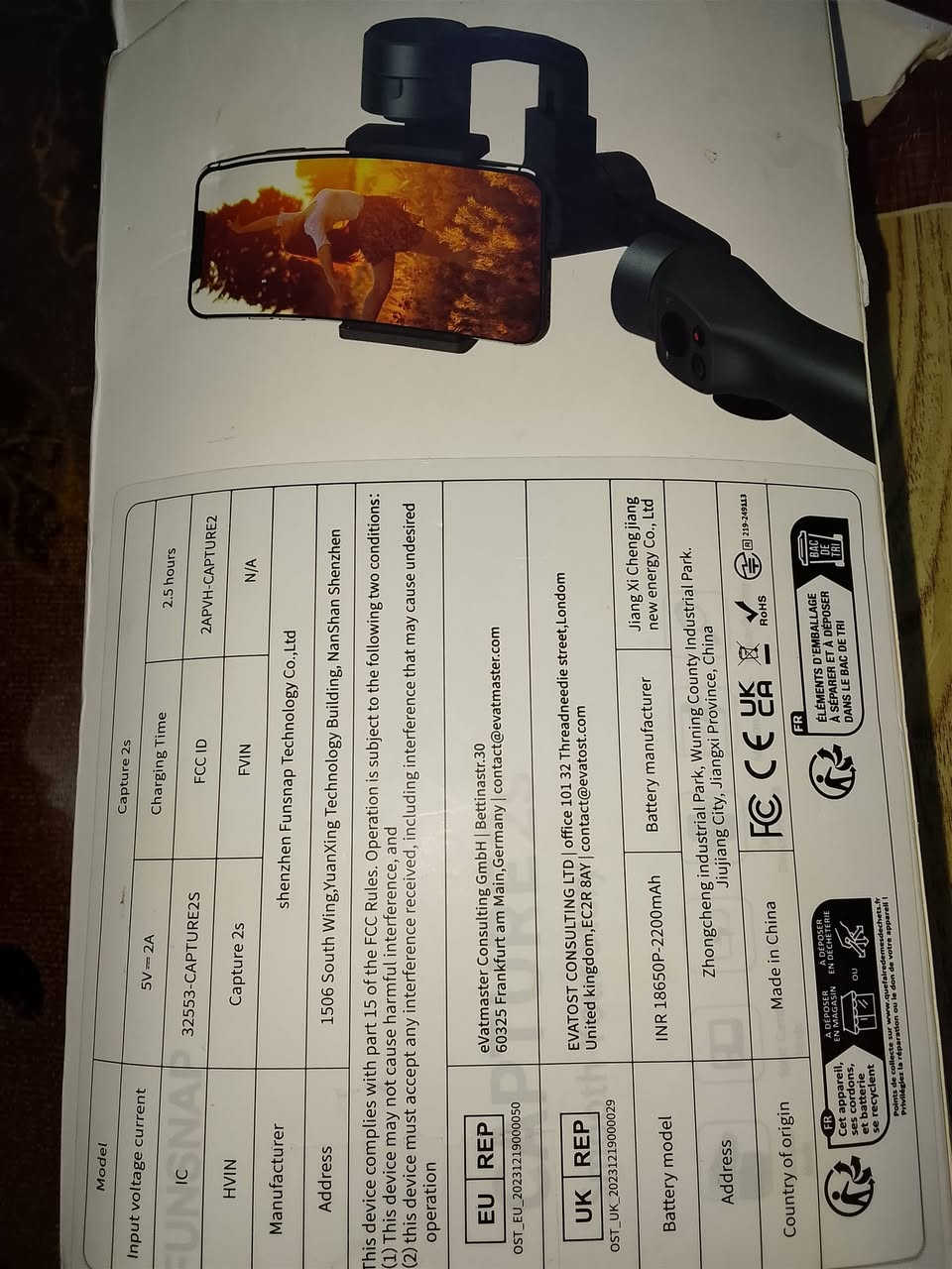 هو مثبت تصوير (Gimbal) من طراز QAML F8، وهو مصمم لتوفير ثبات عالٍ أثناء تصوير الفيديوهات باستخدام الهواتف الذكية أو كاميرات الأكشن.إليك أهم التفاصيل والمواصفات:المواصفات التقنية الرئيسيةنظام التثبيت: ثلاثي المحاور (3-Axis)، مما يقلل الاهتزازات بشكل كبير لإنتاج فيديوهات سينمائية ناعمة.البطارية: سعة 2500 مللي أمبير. تدوم للعمل ما بين 4 إلى 6 ساعات (وقد تصل إلى 10 ساعات حسب ظروف الاستخدام).الشحن: يدعم الشحن السريع عبر منفذ Type-C.التوافق: يدعم الهواتف التي يصل وزنها إلى 250 جرام وبشاشة تصل إلى 7 بوصات.المميزات الوظيفيةأوضاع التصوير: يدعم التبديل السهل بين الوضع الأفقي والعمودي، بالإضافة إلى التصوير البانورامي بزاوية 320 درجة.التحكم:


**إذا كنت صاحب هذا الإعلان وتريد حذفه لأي سبب، رجاءا أرسل رسالة إلى الدعم الفني**