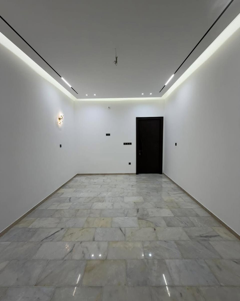 🏛️الســـــــــــلام عليـــــــــــــكم🏛️ 

  🏛️داران  للبيـــــــــع //#طابـــــــو_صرف اتونات🏛️

التفاصيل مماثله لكل دار  بناء  VIP 👉👉 

🔨👷بناء حديث _زيرو _ 2026 أستلام مفتاح 🔐 

🏗️📍المــــــــوقع// بابل / #حله_نادر_الاولى 

ثالث عقار عن الشارع الخدمي 👉👉

✏️المســـــاحة// 187 م  واجهة 7 ونص م ❌ 25 م

🧱🧱 طــــــابقين // يحتوي كل دار  ع 

استقبال➕ هول ➕ مطبخ ➕غرف نوم عدد 4 ➕

 مجمعات صحيات عدد 3 ➕منور عدد 2➕كراج سيارة 

حديقة داخلية وخارجية 
________________ 

للاستفسار اكثر مراسلة الصفحة او الاتصال 

 #علاء_الغرباوي  📞 ***********

او مراجعه المكتب 🏠#مكتب_روعة_اللقاء_للعقار 🏠

               🏗️ #مــوقع_المكتب🏗️

{ بابل/ حله نادر الاولى شارع الخدمي قرب سكله صدام }
