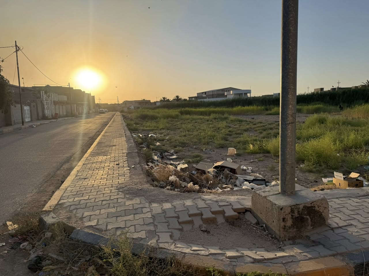 دار سكن طابو صرف في حي الامير ( الاول ) 
بجانب دكتور ( عزيز ) 
امام ساحة ( خظراء ) 
مساحة 250 م 
بناء طابوك - اعكاده 
يحتوي على غرفتين ( نوم ) 
خدمات - ماء - كهرباء 

للاستفسار مراجعة مكتب ( غيدان ) للعقار  
واسط - الزبيدية - مقابيل حي ( الصناعي )  
***********  
*********** محمد سيد غازي
