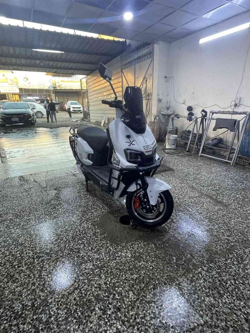 سلام عليكم دراجه للبيع نوع ساعقه تفاصيل الدراجه ملف الفين سرعه 60 حقيقية قفل تايرات قفل ستيرن 
6 بطاريات مسطره سويجين بصمتين لايت عالي ناصي
أيل أي دي دراجه تمشي 75 كيلو حقيقي دسك بريك أربع نمر 
دبل أشاره دراجه مدرعه
مكاني بغداد حي جهاد ب مليون وبيها مجال قليل حك جيه ***********
