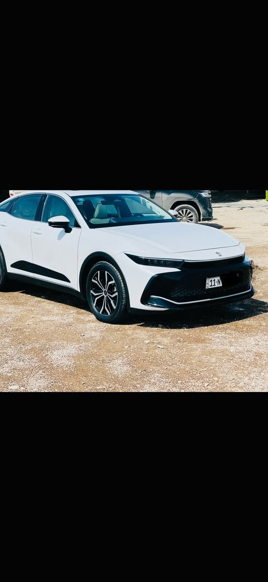 سلام عليكم 
كراون موديل 2025 
ماشيه شي قليل 
 فتحه سقف 
رادار امامي خلفي وجانبي 
وحساسات 360 
وخمس كامرات 
وشحن لاسلكي 
الكشنات الوره كهرباء 
وبرده كهرباء 
وخزن ميموري
وكشنات تدفئة تبريد
لايت 5 عدسات
مرقم بغداد بسمي تحويل مباشر 
ساز ام الضمان 
العنوان بغداد تقاطع نهروان بنفس التقاطع 

‭0785 205 8090‬
