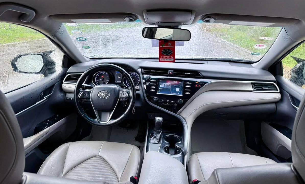 تويوتا كامري موديل 2018 SE داخل كلين 
***********__***********
سيارة اهنا واحد جاملغ خلفي صبغ 
بدون ايرباك بجم كبس
السعر :  183  $  ورقة بيها مجال
داخل لون بيجي كشنات
ماشية 82000 ميل
مواصفات  SE امريكي 
كشن جلد و رادار وكشن كهربائي و  شاشة و كاميرا و حساس فوليوم و بلاجكتور ولايت زينون وتحديد سرعةو بلاجكتورو Eco
‎
‎مكان  داخل  اربيل
————————————
كامري موديل 2018 SE به كلين هاتووه 
يه ك جاملغي دواوه ليره بؤته بؤياغ 
نرخي :  183  $  وه ره قه يه
82000 ميل رويشتووه 
ناو كوشني ره نگي كريميه 
مواصفات  SE ئه مريكي   
كوشين جلدو رادارو كوشن كاره باي  ولايت زينون و شاشة و كاميرا و حساس فوليوم 
تحديد سرعة وEcoو بلاجكتورو
 شوينم ناو هەولير
***********__*********** أربيل, العراق
